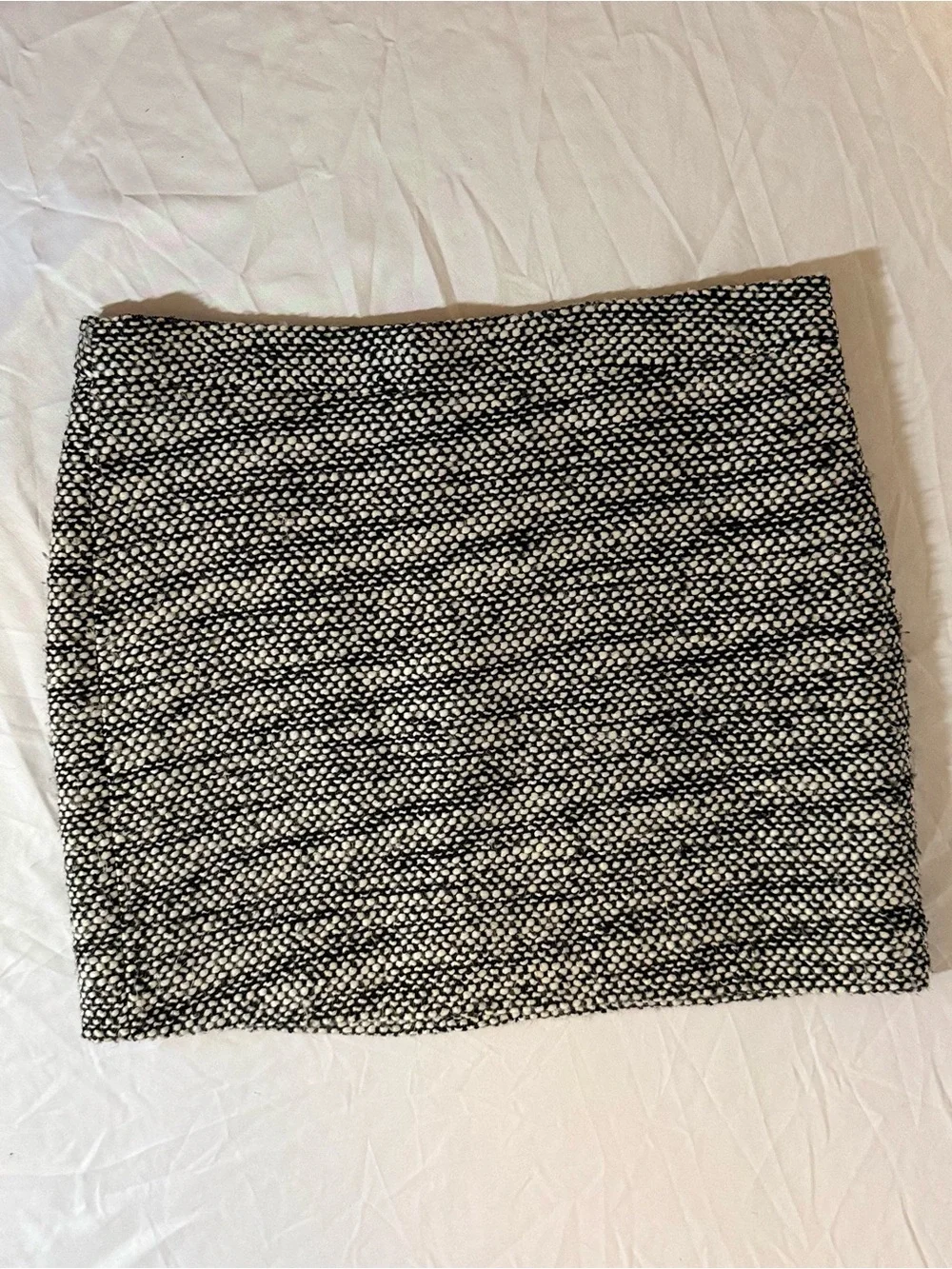J. Crew Black and White Tweed Mini Skirt 55%Acrylic 38%Wool 7%Other Size 8 (X22)